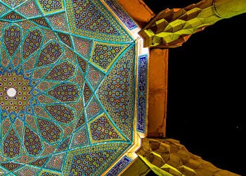 اعجاز کاشی کاری معرق در خلق گنبد مینای گسترده بر آرامگاه حافظ 4 حافظیه + حافظ