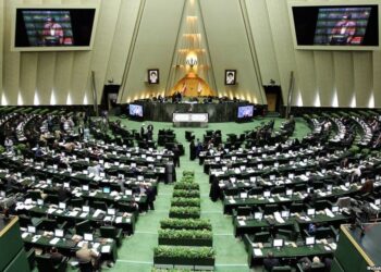 قادری نماینده شیراز: هیات رئیسه جلوی استیضاح ها را گرفته است 5 قادری نماینده شیراز: هیات رئیسه جلوی استیضاح ها را گرفته است