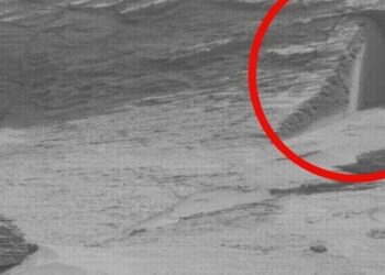 انتشار تصویر یک دریچه در سطح مریخ خبر ساز شد 1 انتشار تصویر یک دریچه در سطح مریخ خبر ساز شد