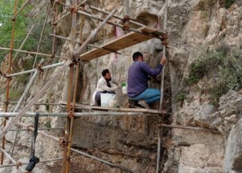 آغاز حفاظت و مرمت اضطراری نقش‌برجسته سراب بهرام در نورآباد ممسنی 