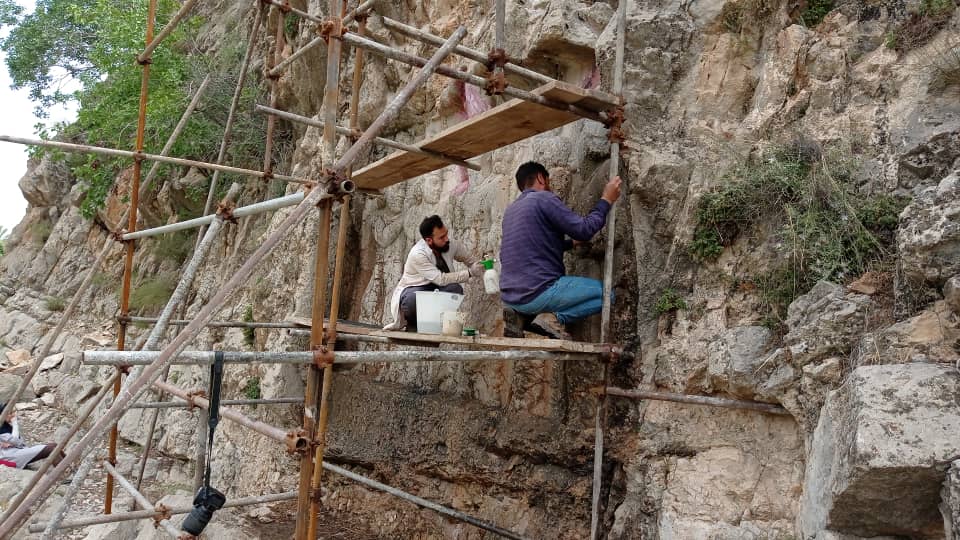 آغاز حفاظت و مرمت اضطراری نقش‌برجسته سراب بهرام در نورآباد ممسنی 