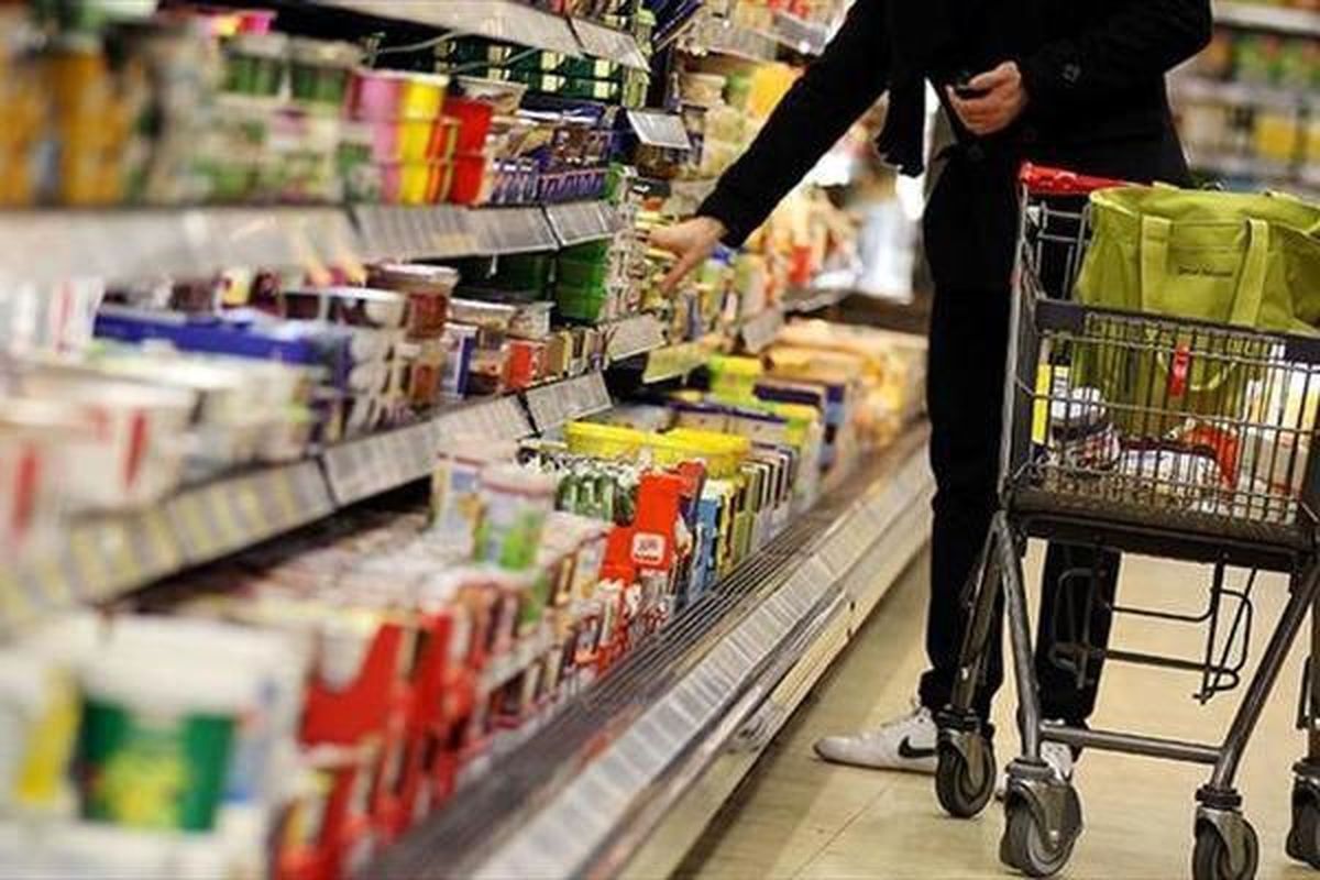 ازدحام برای خرید و کاهش عرضه کالاهای اساسی پیش از اعلام قیمت‌های جدید