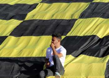 باد به پرچم فجرسپاسی نوزید‎‎