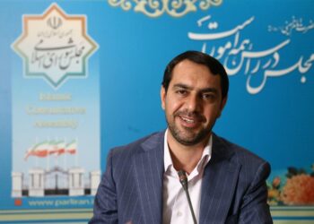 به حساب بعضی نمایندگان مجلس و مقامات ارشد یارانه واریز شده است 3 نماینده آباده و عضو کمیسیون برنامه و بودجه مجلس