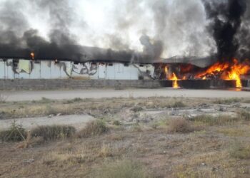 آتشسوزی گسترده انبار روغن خودرو در جاده سیاخ دارنگون 1 آتشسوزی گسترده انبار روغن خودرو در جاده سیاخ دارنگون