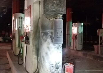 حادثه آتشسوزی خودرو در جایگاه سوخت حافظ کنترل شد 4 حادثه آتشسوزی خودرو در جایگاه سوخت حافظ کنترل شد