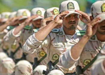 مشمولان دارای برگ آماده به خدمت مرداد ۱۴۰۱ باید در محل و مراکز مندرج در برگ معرفی نامه حضور یابند 1 مشمولان دارای برگ آماده به خدمت مرداد ۱۴۰۱ باید در محل و مراکز مندرج در برگ معرفی نامه حضور یابند