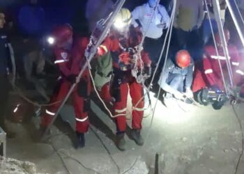 نجات معجزه آسای نوجوان ۱۳ ساله از عمق ۳۰ متری یک چاه 2 نجات معجزه آسای نوجوان ۱۳ ساله از عمق ۳۰ متری یک چاه