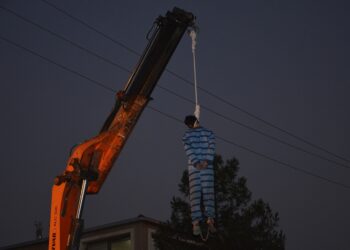 قاتل شهید “رنجبر” به دار مجازات آویخته شد