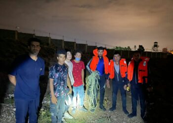 نجات جان سه نوجوان گرفتار در رودخانه تنگ سرخ 1 نجات جان سه نوجوان گرفتار در رودخانه تنگ سرخ