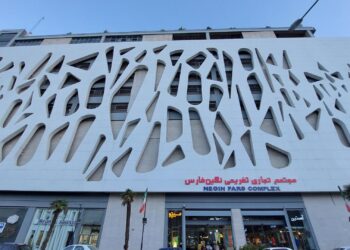 اقدام به موقع آتش‌نشانان مانع خسارت سنگین در مجمتع تجاری نگین شیراز شد