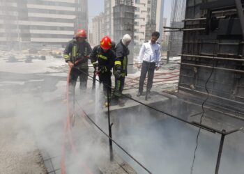 شعله های سرکش در ساختمان در حال ساخت مهار شد 3 شعله های سرکش در ساختمان در حال ساخت مهار شد
