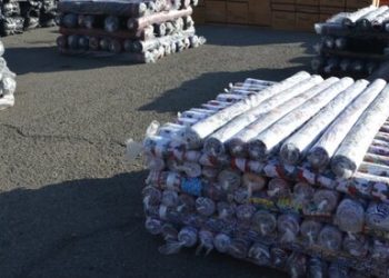 کشف پارچه هاي قاچاق از يك کاميون يخچال دار 1 کشف پارچه هاي قاچاق از يك کاميون يخچال دار