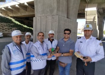 طرح تجلیل از رانندگان قانونمند در شیراز اجرا شد 1 طرح تجلیل از رانندگان قانونمند در شیراز اجرا شد