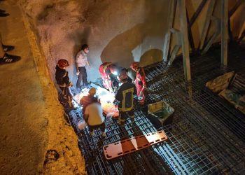 حادثه سقوط یک شهروند در محل گودبرداری در شیراز 1 حادثه سقوط یک شهروند در محل گودبرداری در شیراز