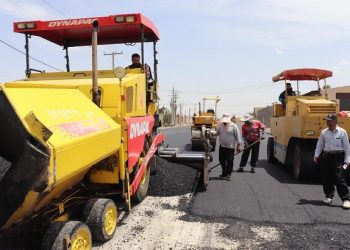 از سرگیری دوباره نهضت آسفالت بلوار خلیج فارس شیراز