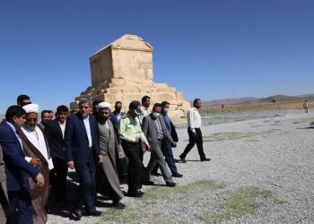 نارضایتی استاندار فارس از روند توسعه گردشگری پاسارگاد، منجر به تغییر یک مدیر شد 2 نارضایتی استاندار فارس از روند توسعه گردشگری پاسارگاد، منجر به تغییر یک مدیر شد