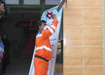 نواختن زنگ مدارس توسط پاکبانان