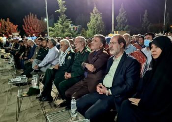 خانواده های شهدا چشم و چراغ ملت اند 2 خانواده های شهدا چشم و چراغ ملت اند