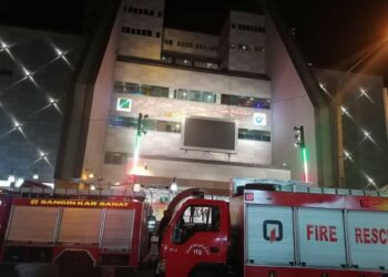 مهارآتش در مجتمع تجاری زیتون شیراز