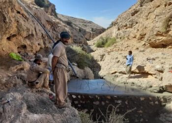 به همت خیرین محیط زیست،کام خشک حیات وحش برطرف شد 4 به همت خیرین محیط زیست،کام خشک حیات وحش برطرف شد