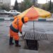 چتر مهربان نارنجی پوشان در باران شیراز 12 چتر مهربان نارنجی پوشان در باران شیراز