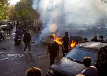 از ضد انقلاب ها در شیراز بمب کشف شد 2 از ضد انقلاب ها در شیراز بمب کشف شد