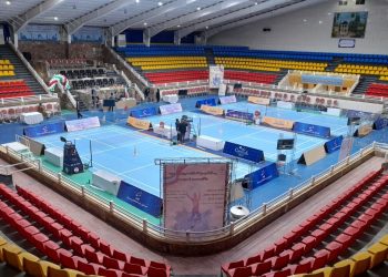 ورود مادر نوجوانان به سالن مسابقات ممنوع!