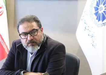 فعالانی که موفقیتشان را بدون رانت به دست آورده اند؛ برای تغییرات مثبت در آینده اقتصادی استان ورود کنند