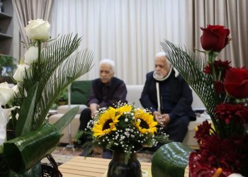 با افتخار در برابر بزرگان فرهنگ و ادب تواضع می کنیم 1 با افتخار در برابر بزرگان فرهنگ و ادب تواضع می کنیم