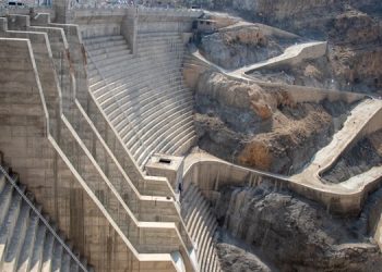 90 درصد آب در بخش کشاورزی مصرف می شود/انتقال 400 میلیون متر مکعب آب از دریا به استان فارس 1 90 درصد آب در بخش کشاورزی مصرف می شود/انتقال 400 میلیون متر مکعب آب از دریا به استان فارس