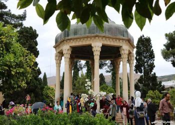 آرامگاه حافظ پیشتاز در استقبال مسافران نوروزی 7 آرامگاه حافظ پیشتاز در استقبال مسافران نوروزی