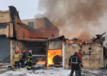 آتش سوزی گسترده در بازار قائمیه 36 مغازه سوختند