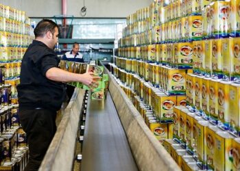 دادگستری فارس نسبت به حکم استرداد ماشین آلات منتقل شده روغن نباتی شیراز اقدام کند