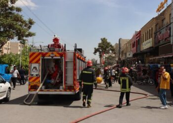 آتش سوزی یک انبار کفش در بلوار نصر کنترل شد 2 آتش سوزی یک انبار کفش در بلوار نصر کنترل شد