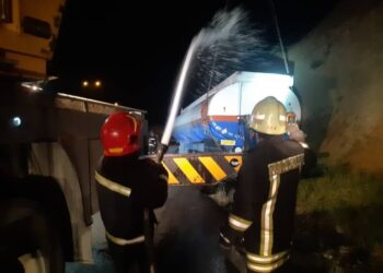 واژگوني تانكر حامل مايعات سريع الاشتعال(بنزين) 6 واژگوني تانكر حامل مايعات سريع الاشتعال(بنزين)