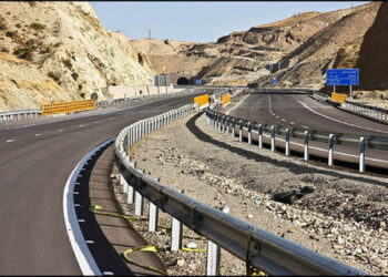 آزادراه شیراز – اصفهان در انتقال بار و مسافر تحول ایجاد میکند 1 آزادراه شیراز – اصفهان در انتقال بار و مسافر تحول ایجاد میکند