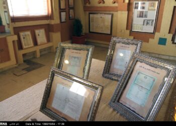 مرکز اسناد جنوب کشور سندهای تاریخی مردم را خریداری میکند 1 مرکز اسناد جنوب کشور سندهای تاریخی مردم را خریداری میکند