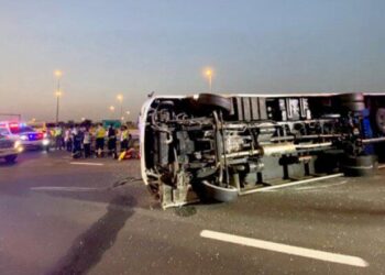 10 مصدوم در واژگونی مینی بوس محور زرقان – مرودشت