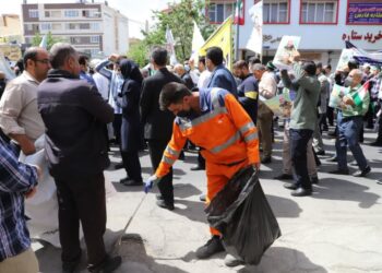 تلاش پاکبانان برای پاکیزگی مسیر راهپیمایی روز جهانی قدس 1 تلاش پاکبانان برای پاکیزگی مسیر راهپیمایی روز جهانی قدس