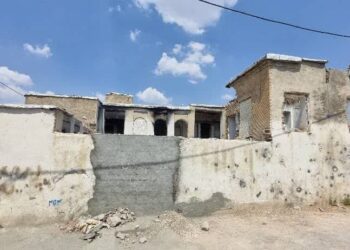 دبیر پویش ملی نجات بافت تاریخی شیراز:15 خانه بافت تاریخی تخریب شده/مدیر کل میراث فرهنگی استان فارس: کذب است؛فقط پنجره های یک خانه به سرقت رفته