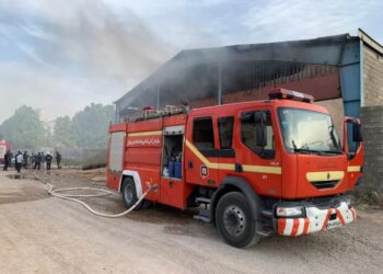 آتش سوزی گسترده سوله 5 هزار متری مبلمان در گویم /11 ایستگاه عملیاتی در محل حاضر هستند