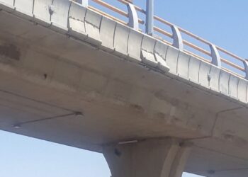 شکستگی های پل کشن در اثر برخورد جرثقیل رخ داده است