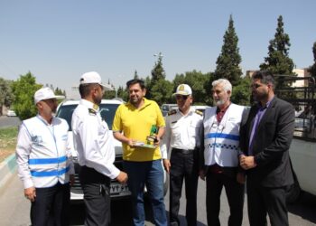 تجلیل از رانندگان قانون مدار در شیراز 2 تجلیل از رانندگان قانون مدار در شیراز