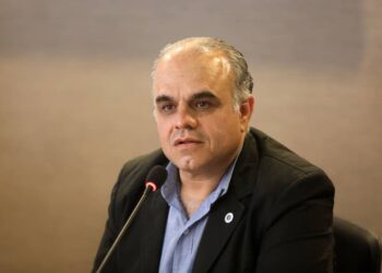 به واسطه صدور بخشنامه های متعدد و خلق الساعه کار صادرات و تجارت خارجی به سختی انجام می شود 1 به واسطه صدور بخشنامه های متعدد و خلق الساعه کار صادرات و تجارت خارجی به سختی انجام می شود