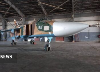 تعمیرات اساسی هواپیماهای شکاری سوخو ۲۴ و ترابری در شیراز