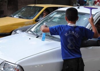 «سرقفلی» چهار راه ها در دست مافیا و باندهای کودکان خیابان