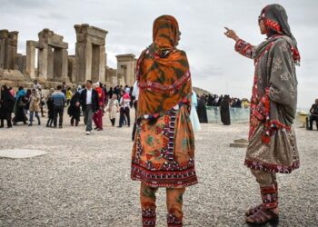 بازدید بیش از 10 هزار نفر گردشگر خارجی از آثار تاریخی - فرهنگی فارس 6 بازدید بیش از 10 هزار نفر گردشگر خارجی از آثار تاریخی – فرهنگی فارس