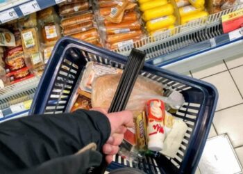 خریدهای ادارات فارس با نگاه حمایتی از صنایع و اشتغال‌زایی استان باشد