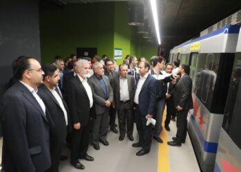 بازدید فرمانده قرارگاه سازندگی خاتم‌الانبیا(ص) با همراهی مدیریت شهری شیراز از خط ۲ مترو